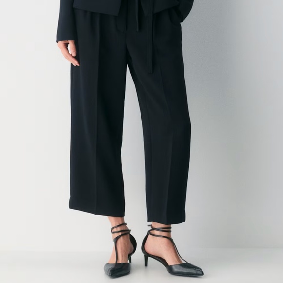 Aritzia Effortless Pant Cropped Crepette - Picture 1 of 3